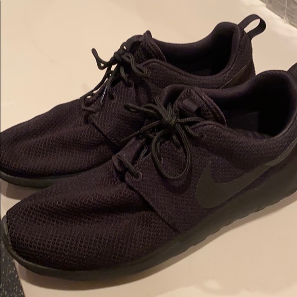 roshe run sneaker